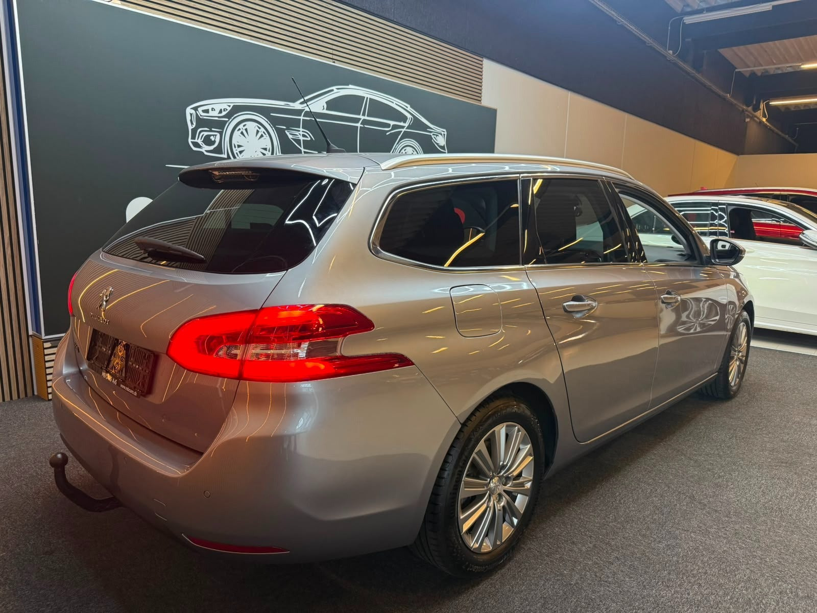 Sølv Peugeot 308 fra 2018