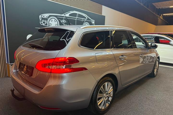 Sølv Peugeot 308 fra 2018