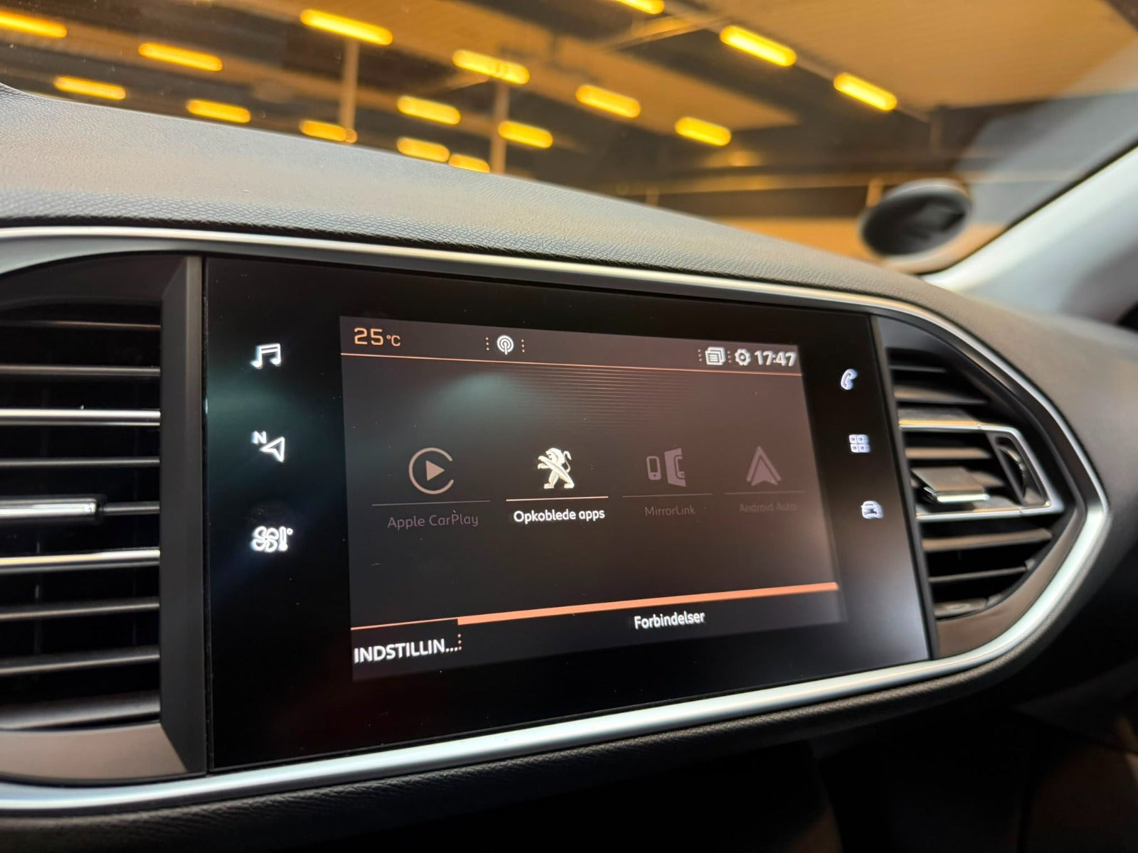 Sølv Peugeot 308 fra 2018