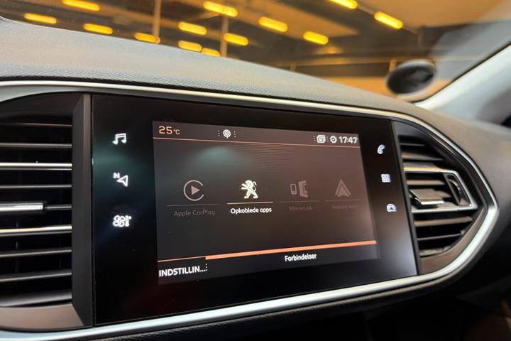 Sølv Peugeot 308 fra 2018