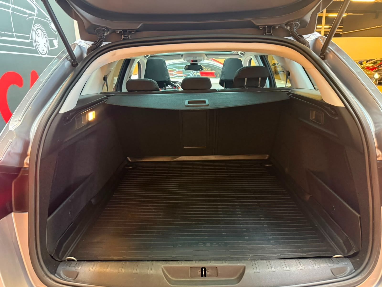 Sølv Peugeot 308 fra 2018