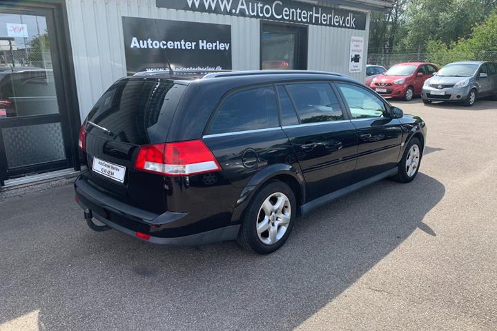 Sort Opel Vectra fra 2008