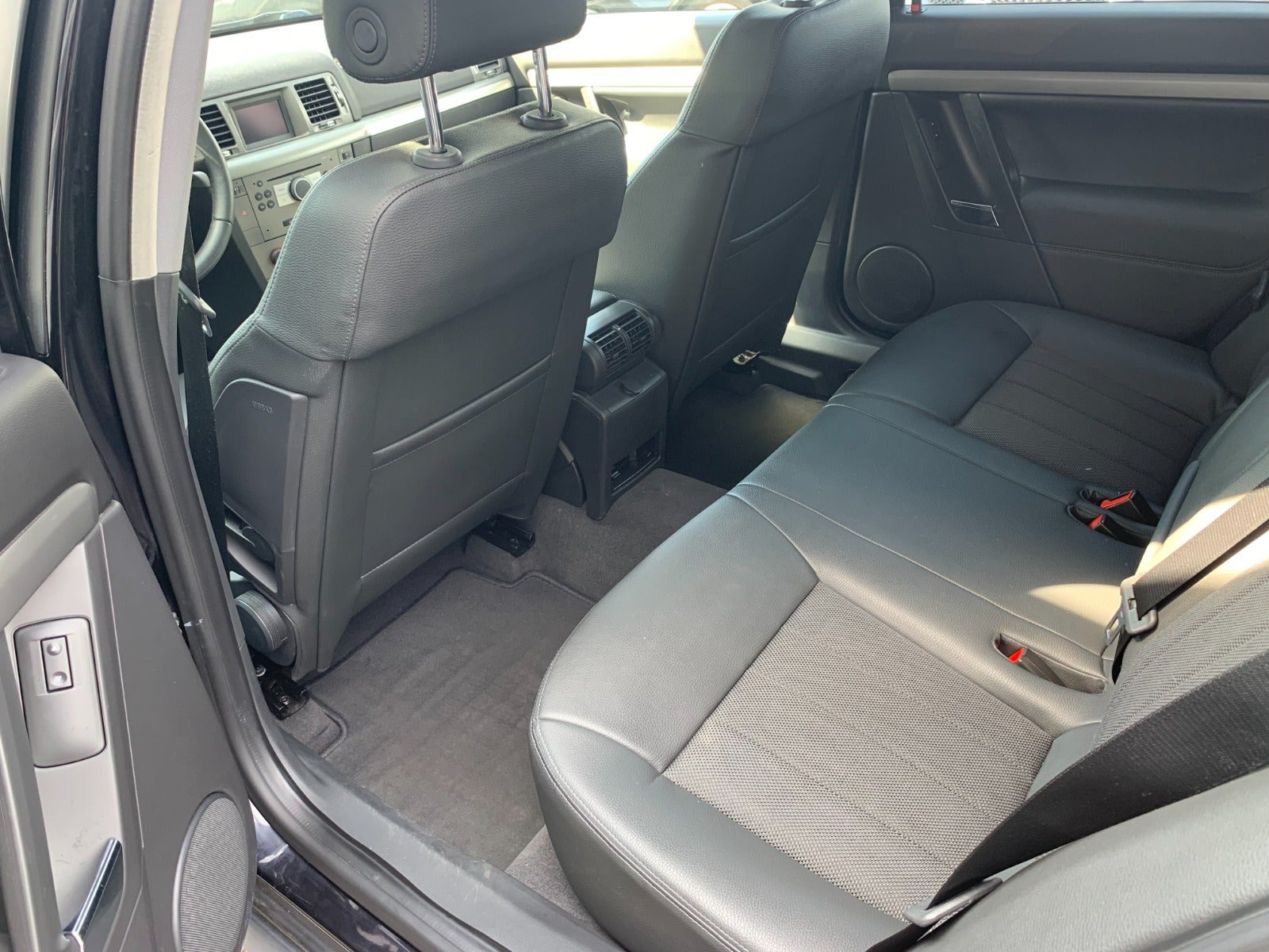 Sort Opel Vectra fra 2008