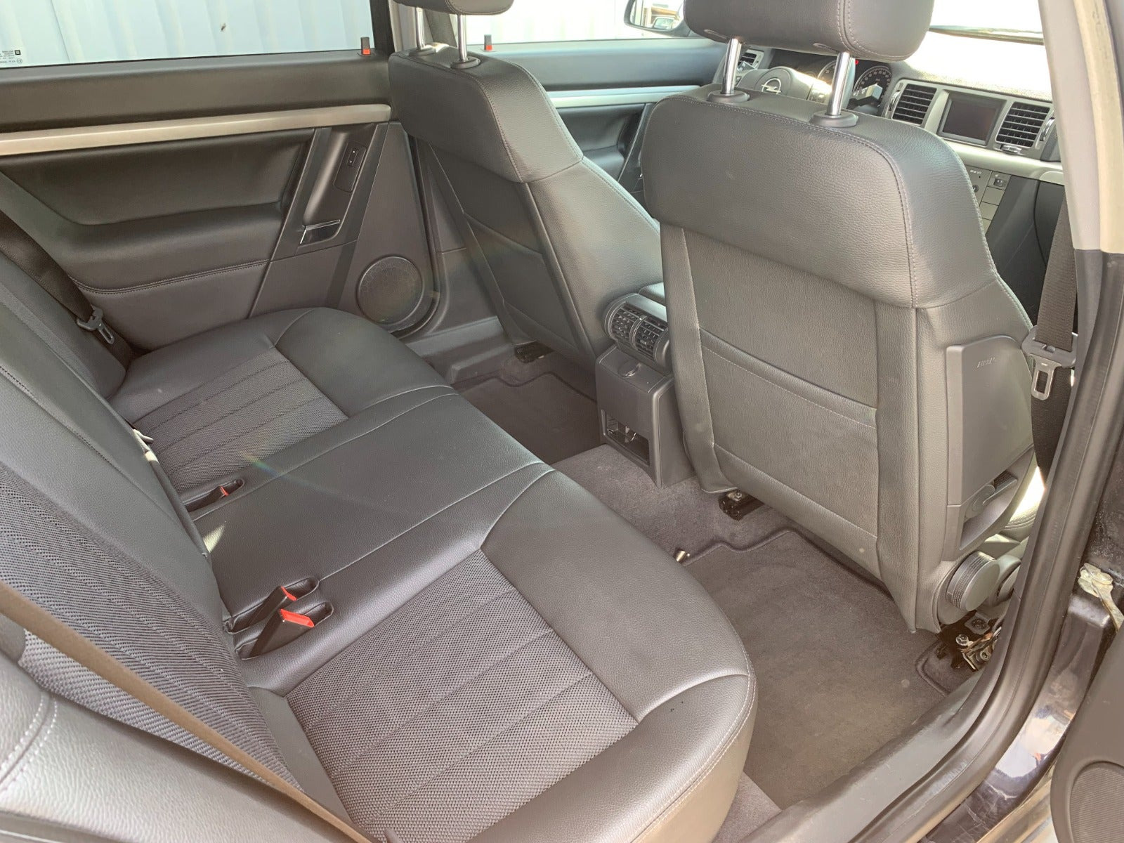 Sort Opel Vectra fra 2008