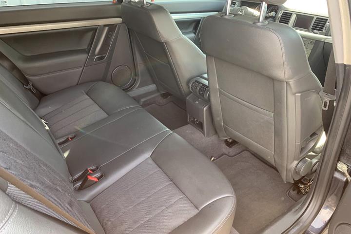 Sort Opel Vectra fra 2008