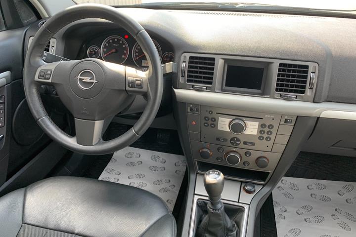 Sort Opel Vectra fra 2008