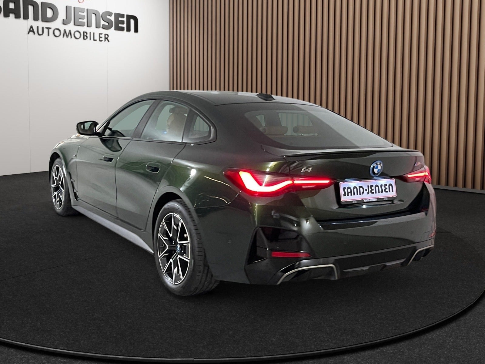 Grøn BMW i4 fra 2024