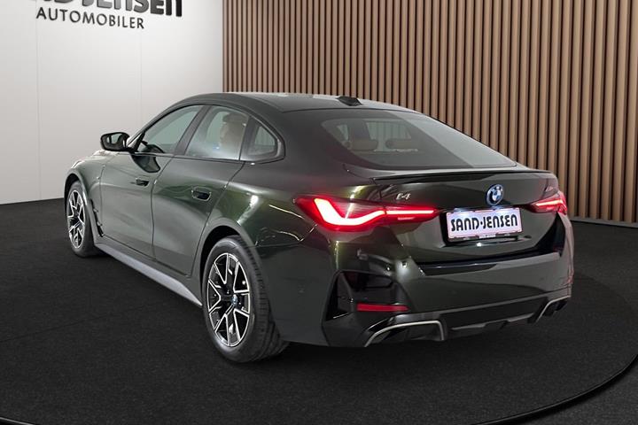 Grøn BMW i4 fra 2024