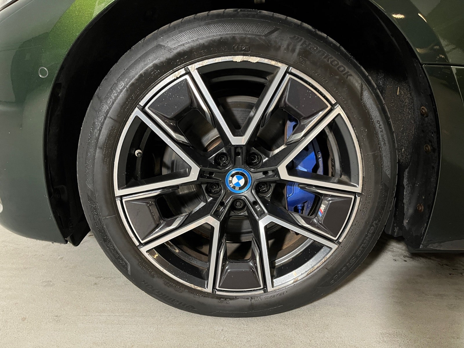 Grøn BMW i4 fra 2024