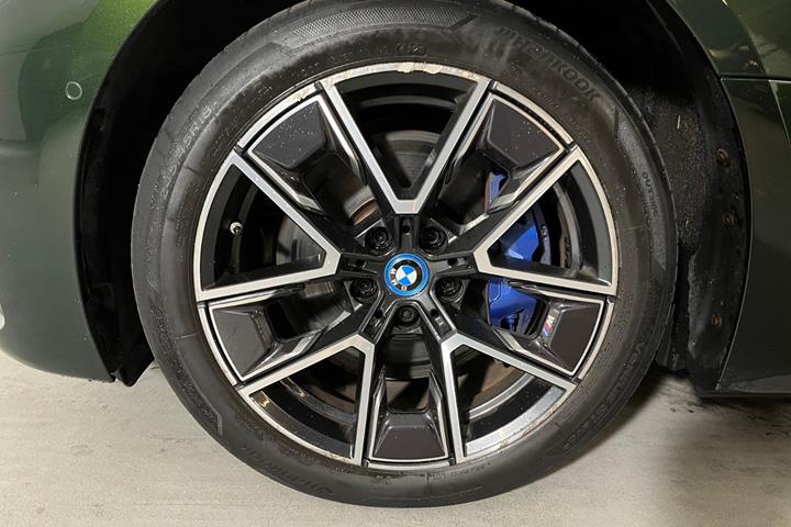 Grøn BMW i4 fra 2024