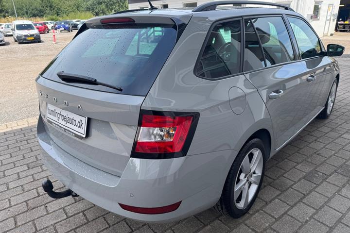 Grå Skoda Fabia fra 2022