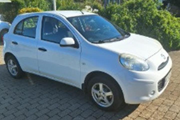 Hvid Nissan Micra fra 2012