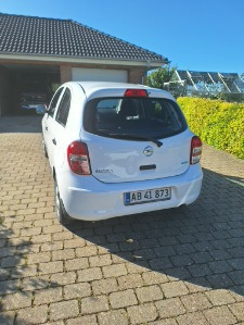 Hvid Nissan Micra fra 2012