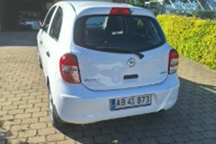Hvid Nissan Micra fra 2012