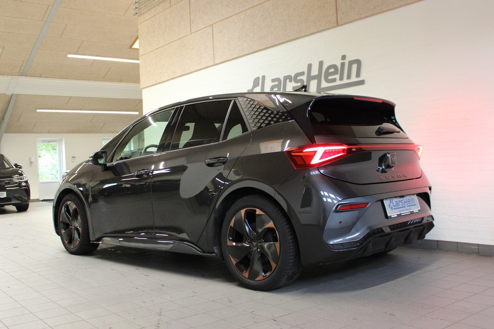 Grå Cupra Born fra 2024