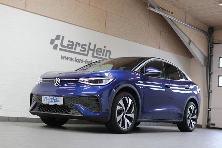Blå VW ID.5 fra 2024 set udefra