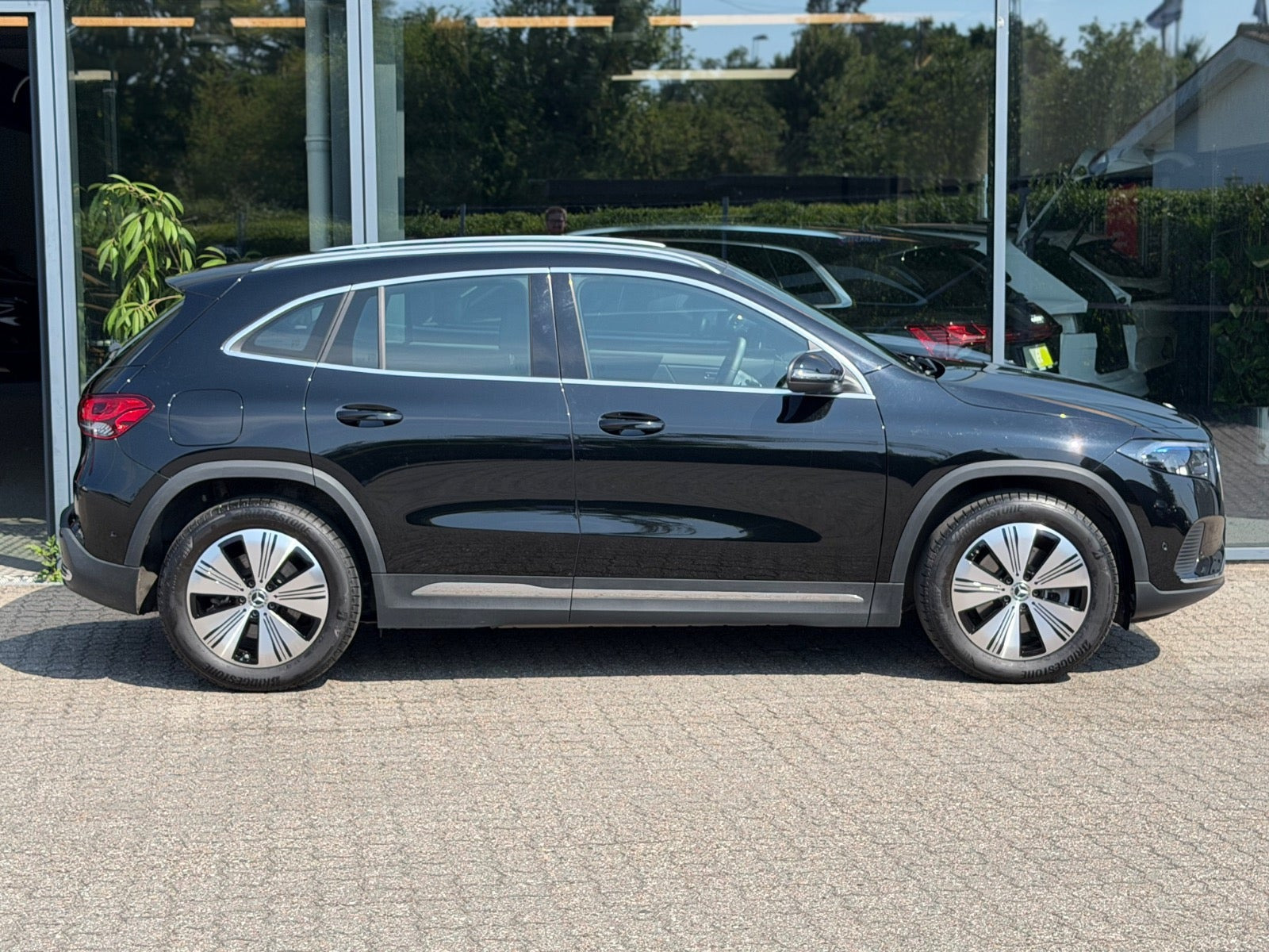 Sort Mercedes EQA250 fra 2023