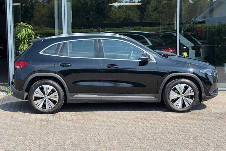 Sort Mercedes EQA250 fra 2023