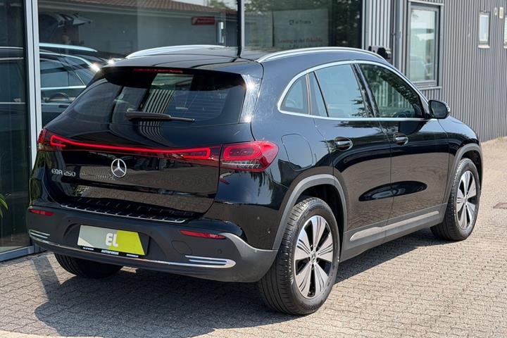 Sort Mercedes EQA250 fra 2023