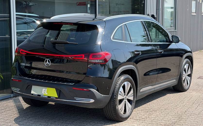Mercedes EQA250