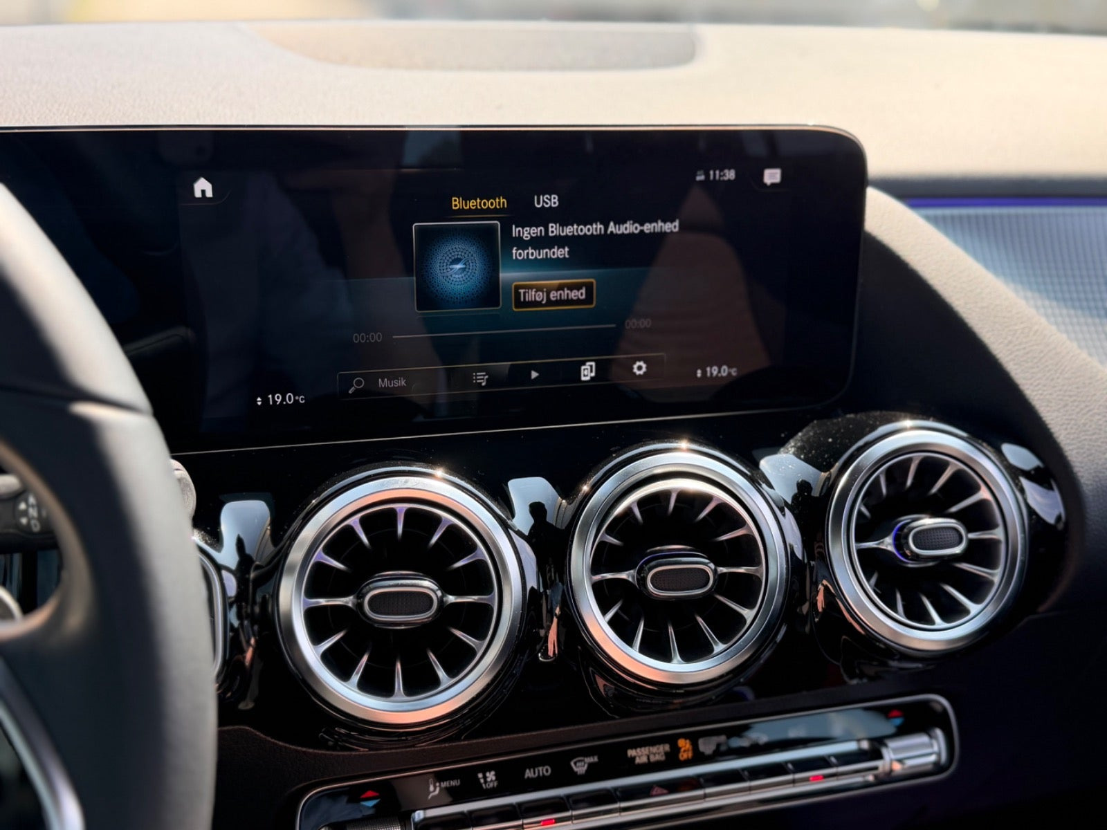 Sort Mercedes EQA250 fra 2023