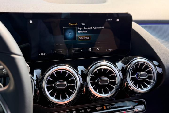 Sort Mercedes EQA250 fra 2023