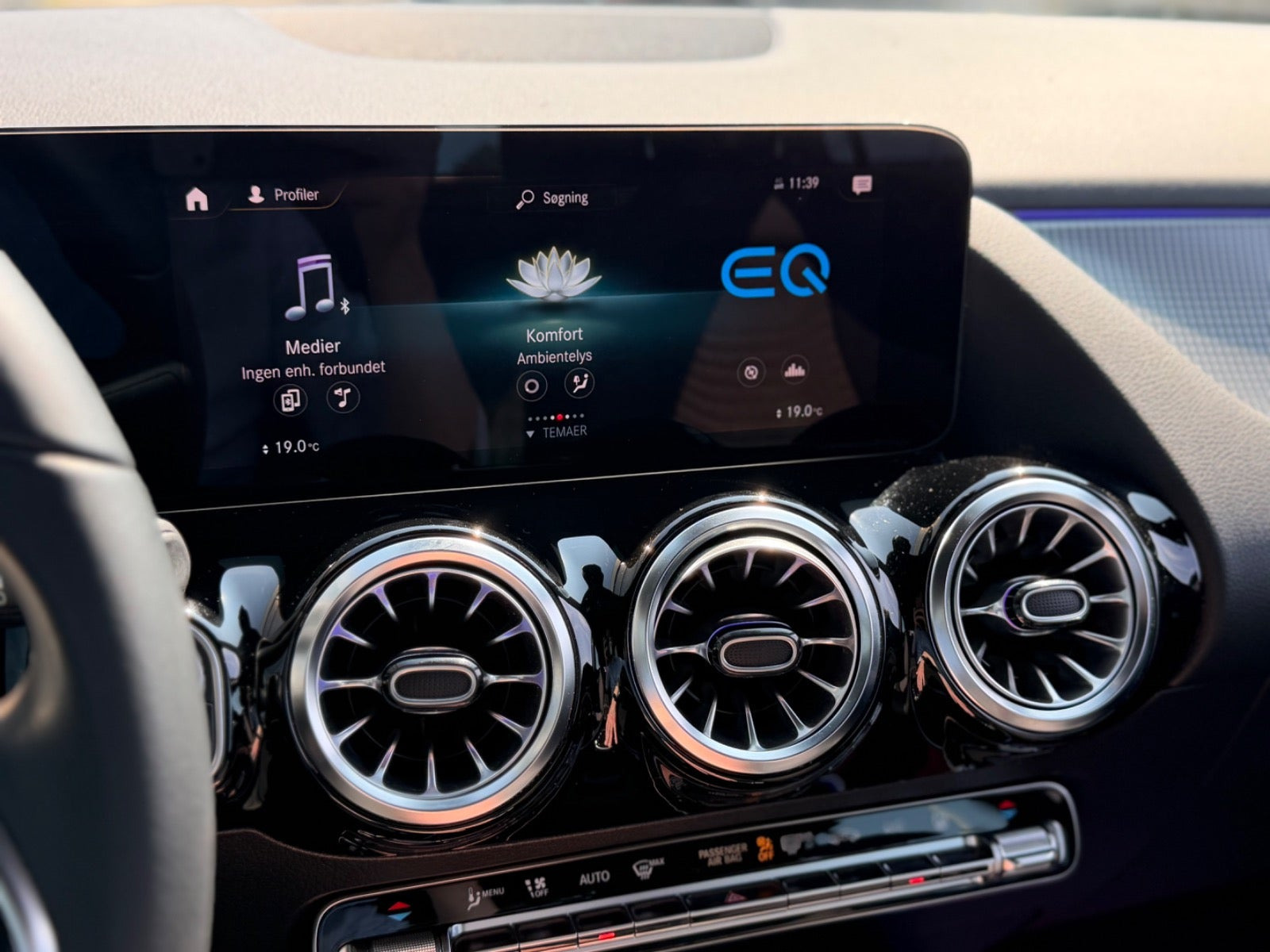 Sort Mercedes EQA250 fra 2023