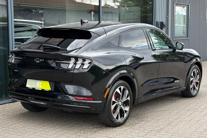 Sort Ford Mustang Mach-E fra 2023