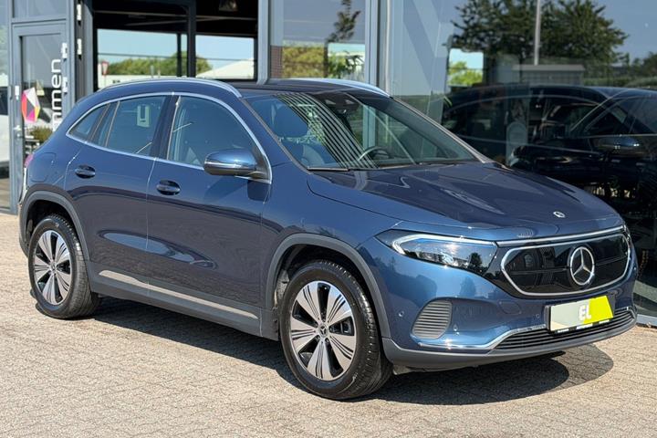 Blå Mercedes EQA250 fra 2023