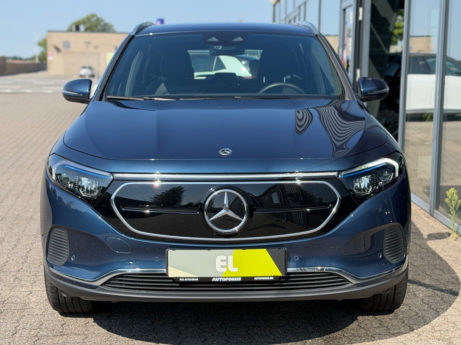 Blå Mercedes EQA250 fra 2023