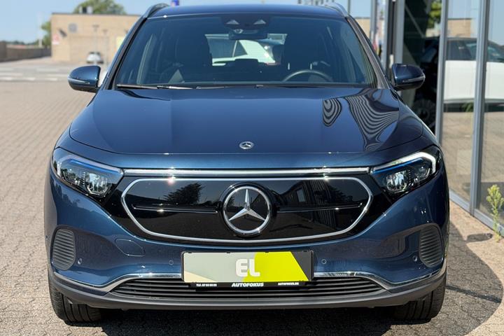 Blå Mercedes EQA250 fra 2023