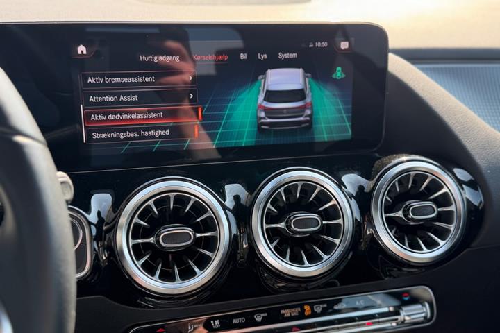 Blå Mercedes EQA250 fra 2023