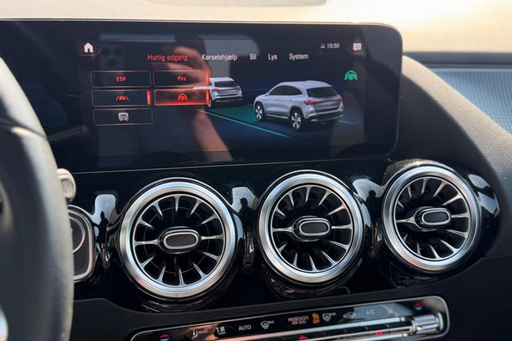 Blå Mercedes EQA250 fra 2023