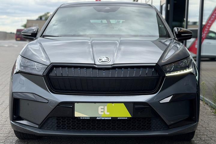 Grå Skoda Enyaq fra 2023