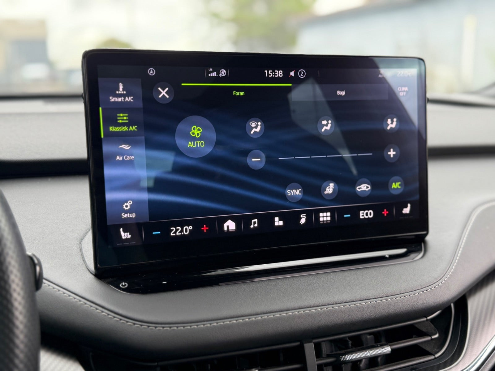 Grå Skoda Enyaq fra 2023