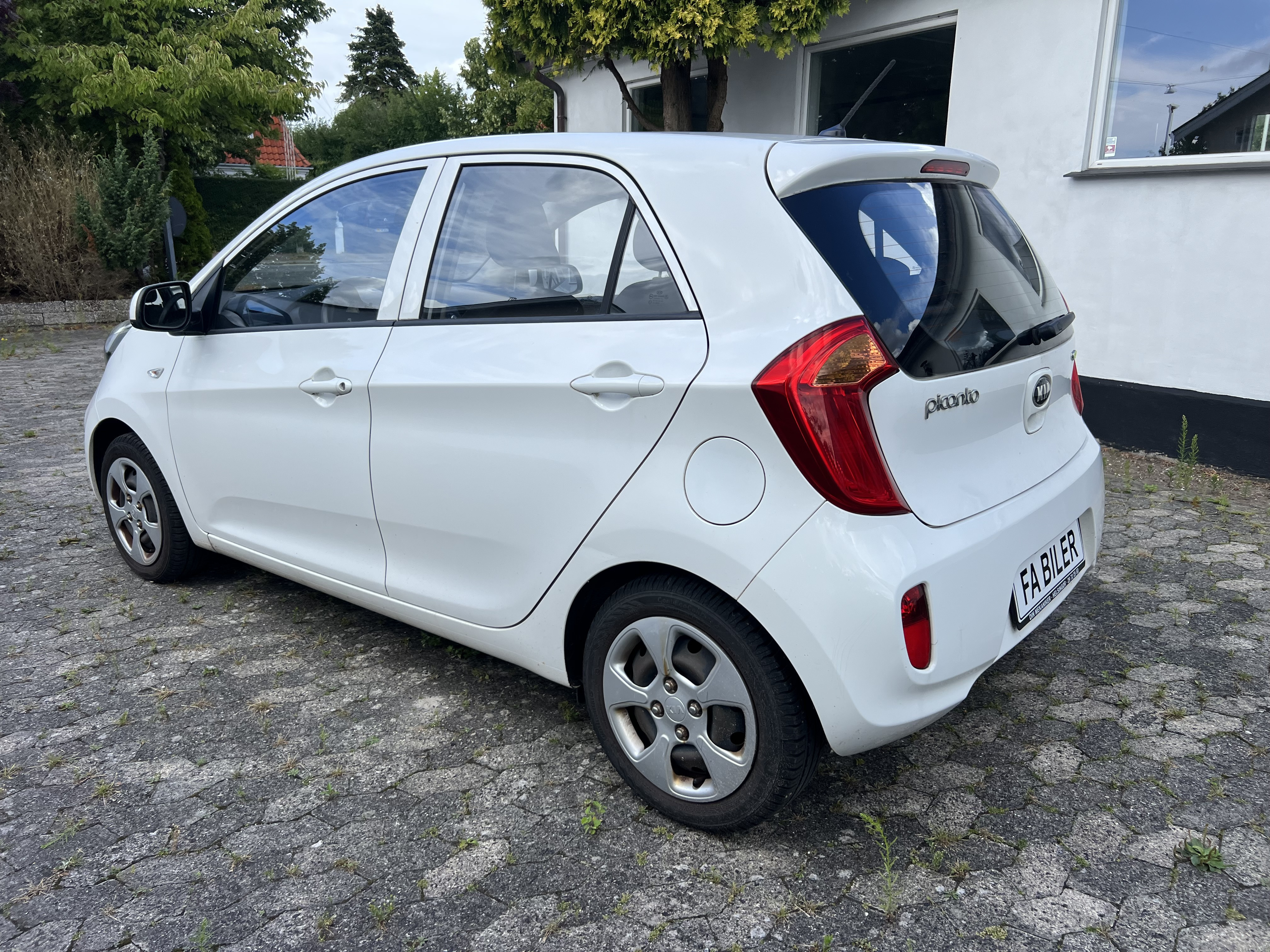 Hvid Kia Picanto fra 2014