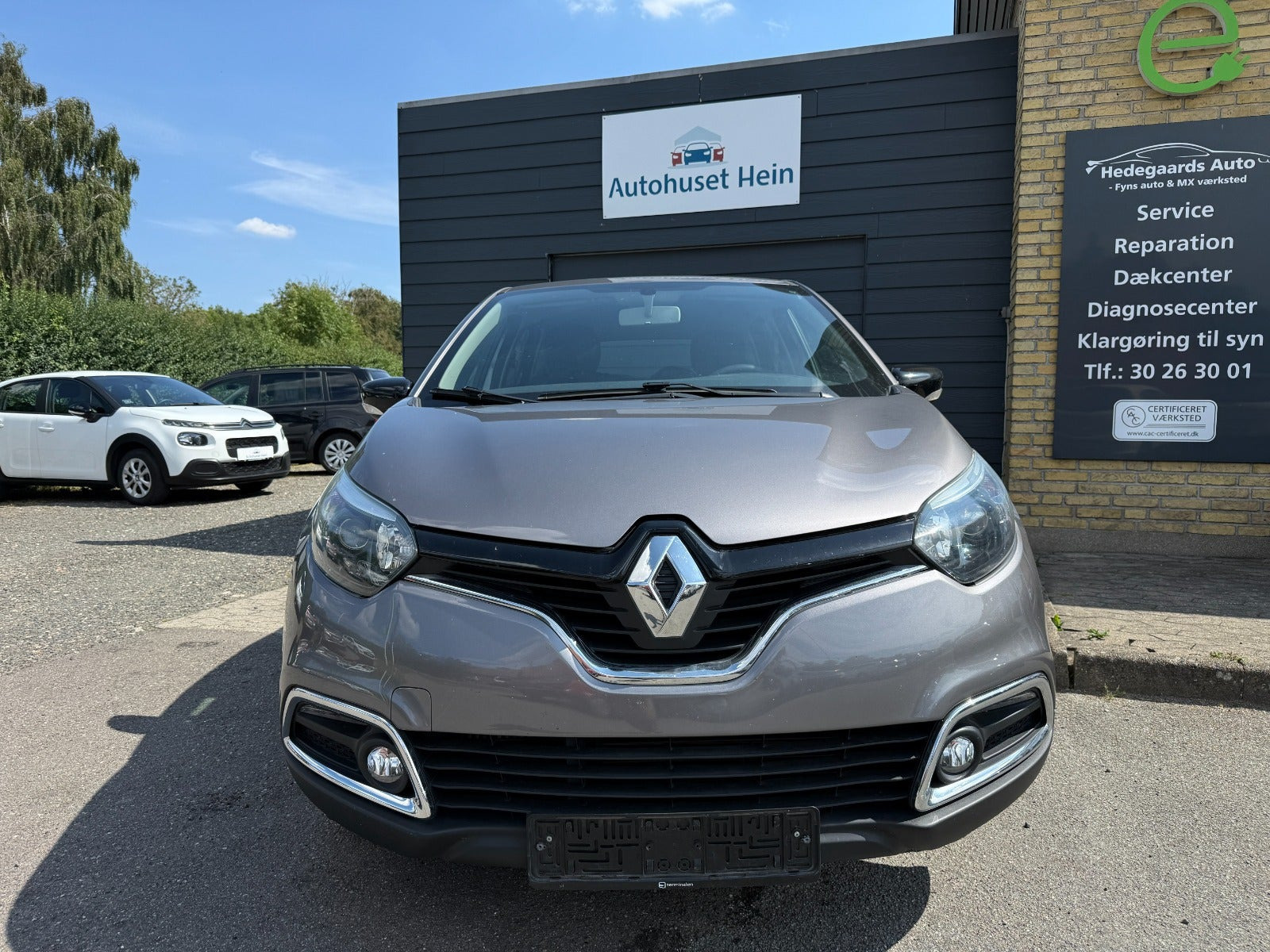Grå Renault Captur fra 2016