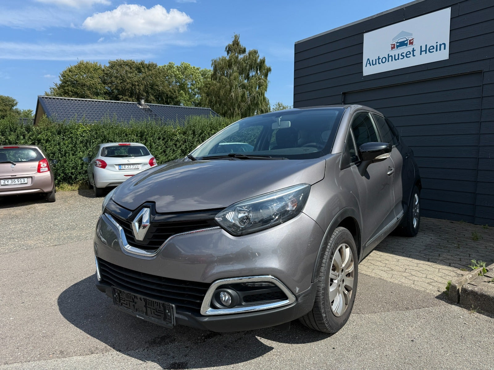 Grå Renault Captur fra 2016