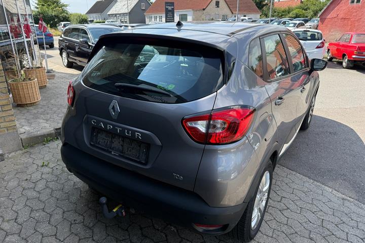 Grå Renault Captur fra 2016