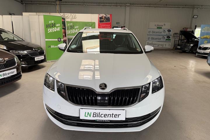 Hvid Skoda Octavia fra 2018
