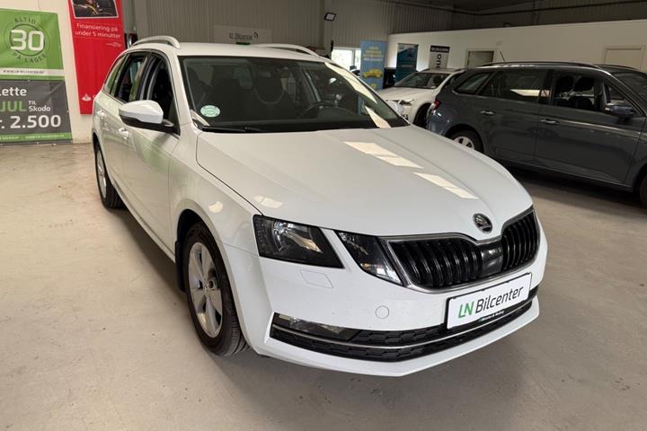 Hvid Skoda Octavia fra 2018