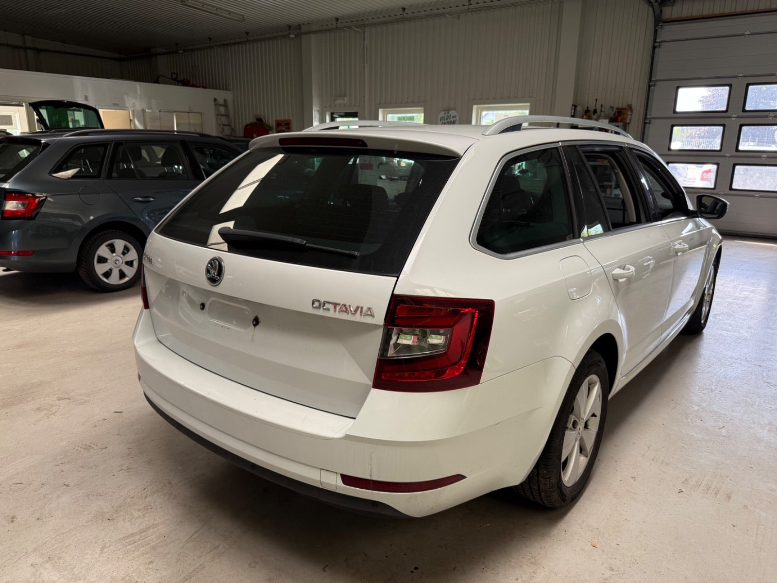 Hvid Skoda Octavia fra 2018