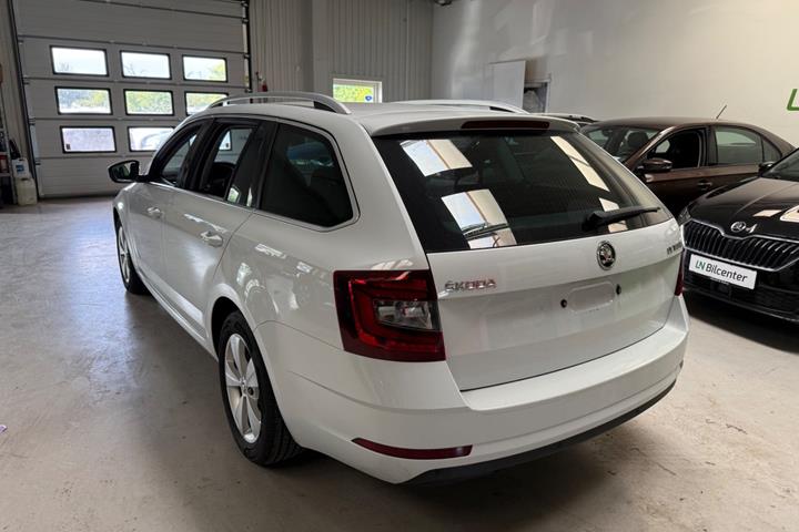Hvid Skoda Octavia fra 2018