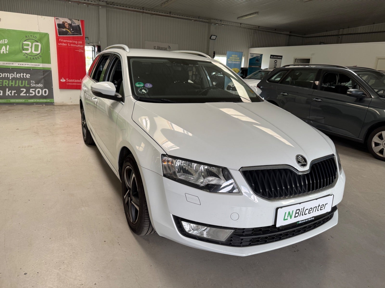 Hvid Skoda Octavia fra 2017