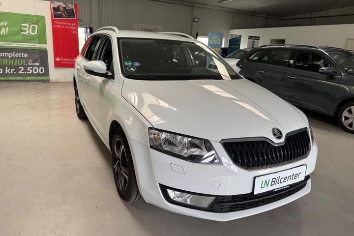Hvid Skoda Octavia fra 2017