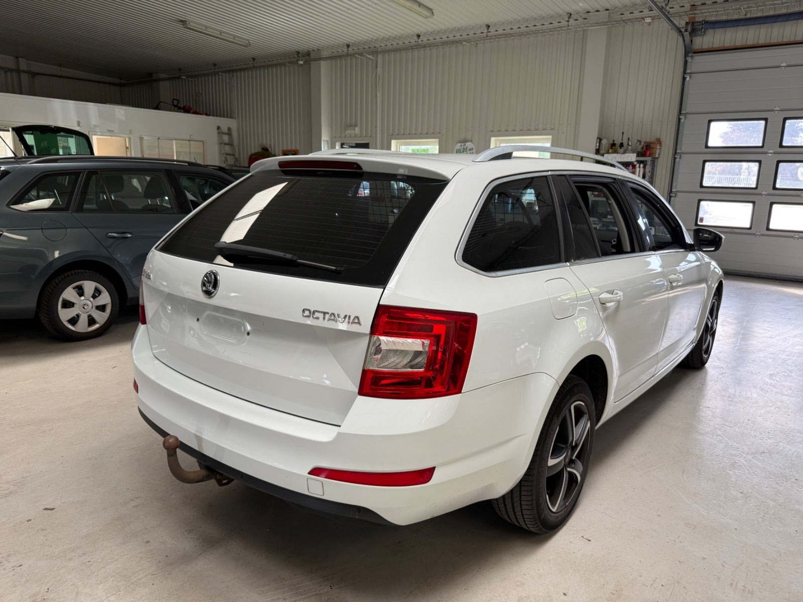 Hvid Skoda Octavia fra 2017