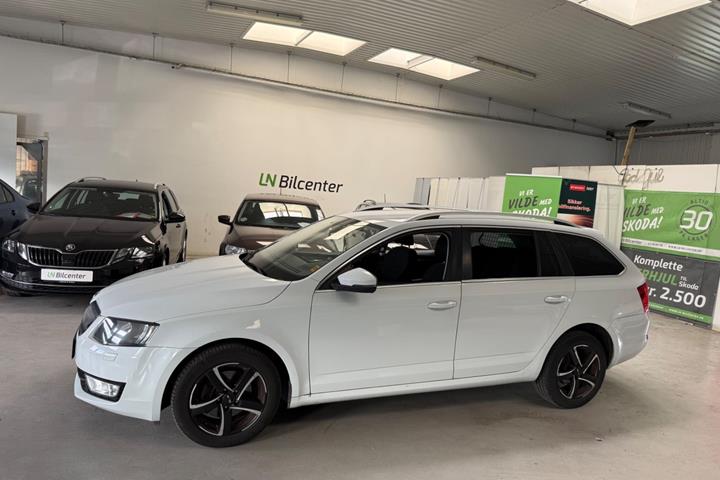 Hvid Skoda Octavia fra 2017