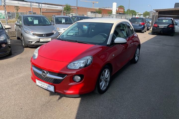 Rød Opel Adam fra 2013