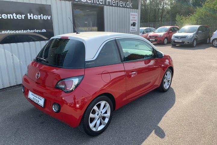Rød Opel Adam fra 2013