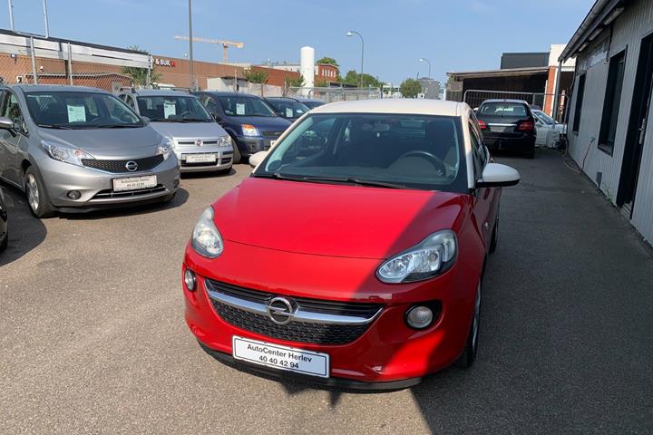 Rød Opel Adam fra 2013